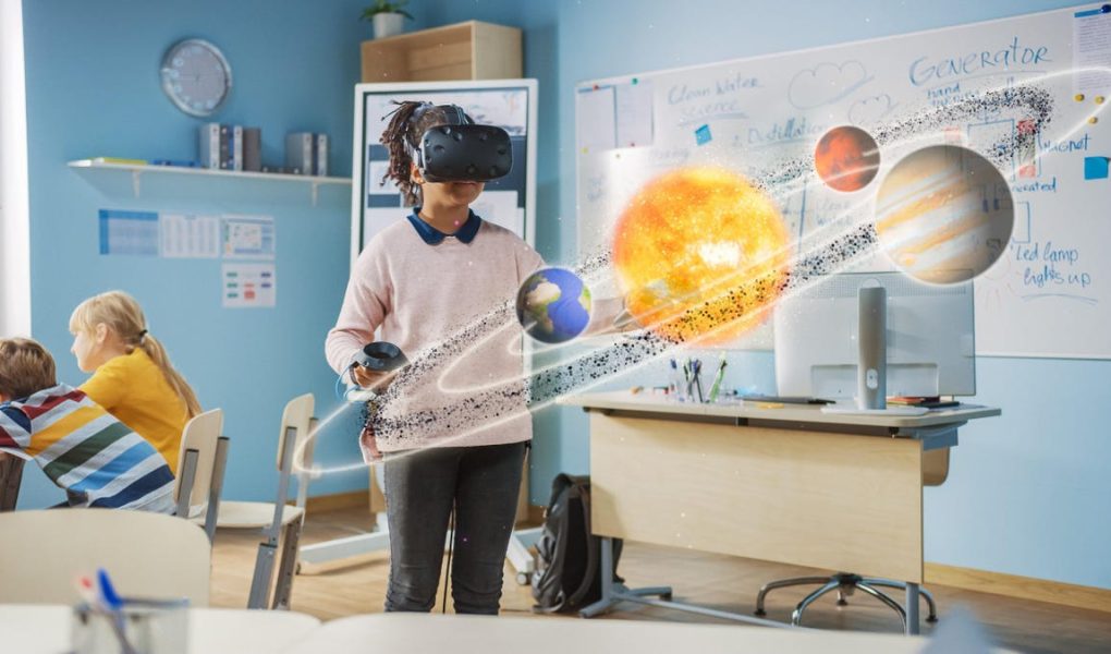 Kelas Tanpa Batas: Saat VR/AR Bawa Anak Lo Belajar ke Harvard dari Kamar Tidurnya