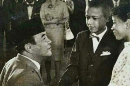 Bukan Sekadar VR Biasa: Ketika Siswa SMP "Bertemu" Bung Karno di Metaverse, dan Sejarah Tak Lagi Jadi Pelajaran Tersiksanya