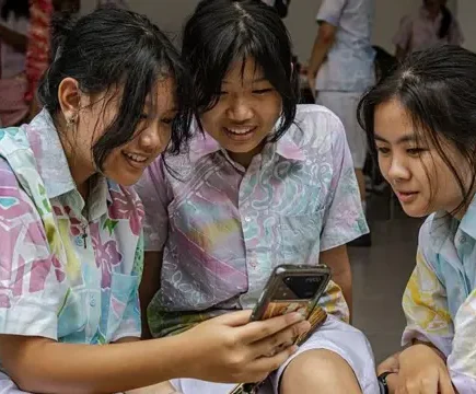 PR Sekolah Dihapus April 2026! Gantinya: “Screen-Free 2 Jam” yang Bikin Orang Tuanya Senang