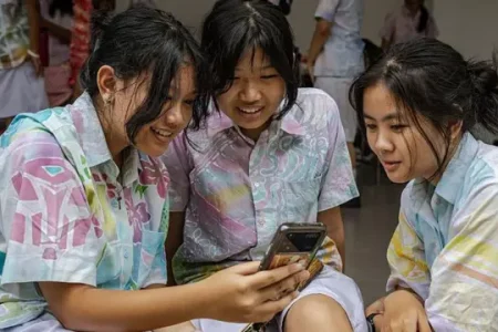 PR Sekolah Dihapus April 2026! Gantinya: “Screen-Free 2 Jam” yang Bikin Orang Tuanya Senang