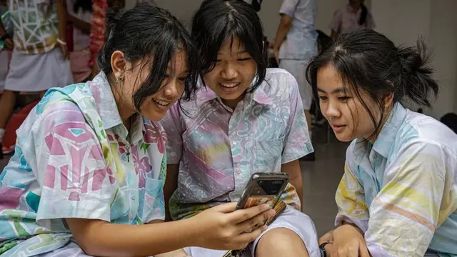 PR Sekolah Dihapus April 2026! Gantinya: “Screen-Free 2 Jam” yang Bikin Orang Tuanya Senang