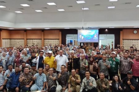 Darurat 'Gelar Kosong': Kenapa Tren Kuliah Jalur AI Agustus 2026 Ini Justru Bikin Sarjana Jadi Pengangguran Paling Panik?